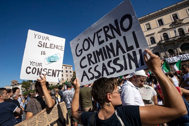 Uczestnicy protestu /MASSIMO PERCOSSI /PAP/EPA