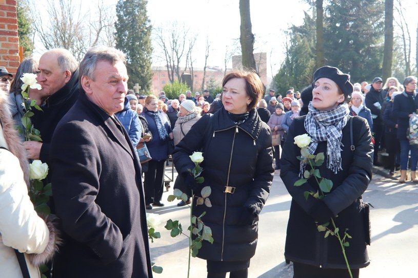Uczestnicy "Sanatorium miłości" na pogrzebie /Grzegorz Galasinski/DZIENNIK LODZKI/Polska Press /East News
