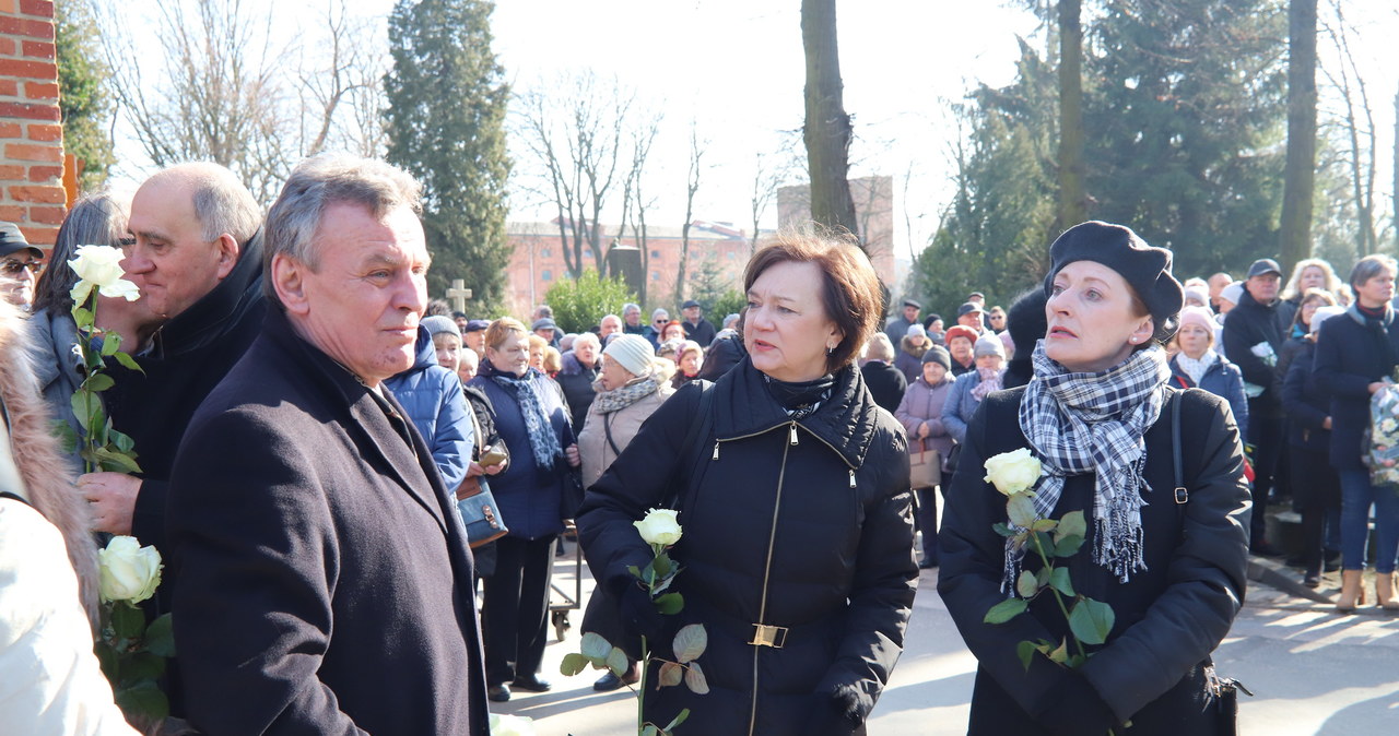 Uczestnicy "Sanatorium miłości" na pogrzebie /Grzegorz Galasinski/DZIENNIK LODZKI/Polska Press /East News