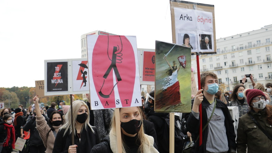 Uczestnicy środowego protestu przed siedzibą Ordo Iuris w Warszawie /Jakub Rutka /RMF FM