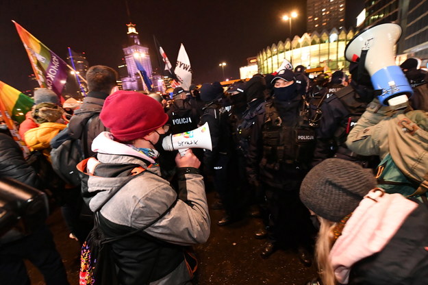 Uczestnicy środowego protestu w Warszawie /Piotr Nowak /PAP