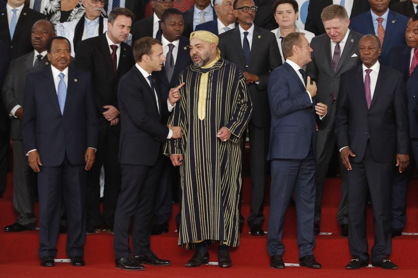 Uczestnicy szczytu w Abidżanie. Drugi z prawej Donald Tusk, a nad nim Beata Szydło /AFP