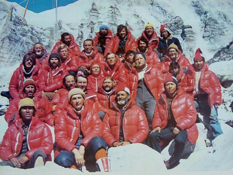 Uczestnicy zimowej wyprawy na Everest z 1980 roku /Wikimedia Commons /domena publiczna