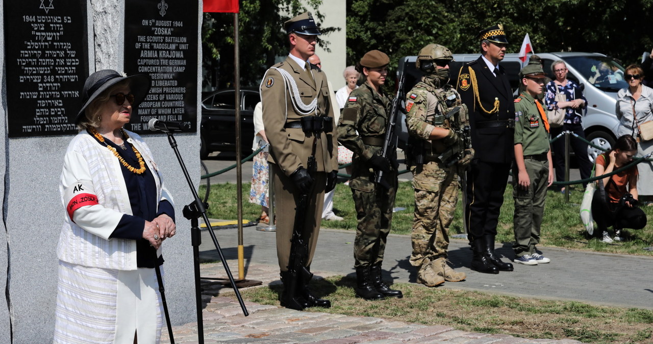 Uczestniczka Powstania Warszawskiego Lidia Markiewicz-Ziental przemawia przy ul. Anielewicza w Warszawie podczas uroczystości rocznicy zdobycia przez Batalion "Zośka" obozu Gęsiówka, w ramach trwających w stolicy obchodów 75. rocznicy Powstania Warszawskiego