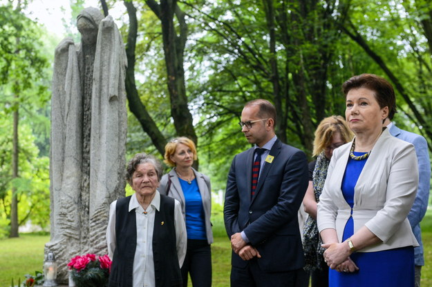 Uczestniczka Powstania Warszawskiego Wanda Traczyk-Stawska  i prezydent Warszawy Hanna Gronkiewicz-Waltz podczas uroczystości z okazji Dnia Matki, 26 /PAP