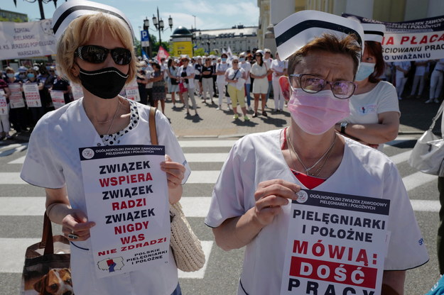 Uczestniczki protestu na pl. Bankowym w Warszawie /Mateusz Marek /PAP