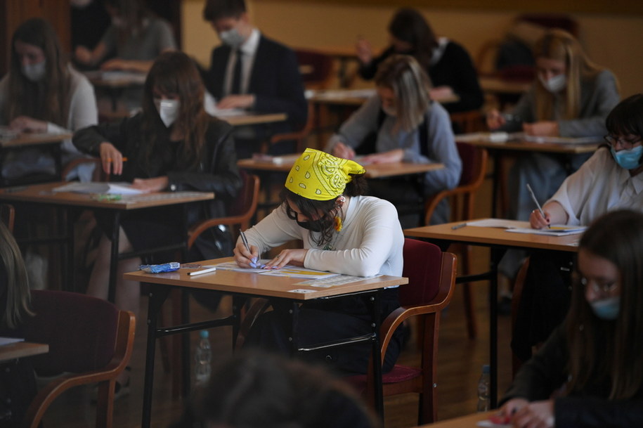 Uczniowie podczas egzaminu maturalnego w II Liceum Ogólnokształcącym przy ul. Ks. Jałowego w Rzeszowie /Darek Delmanowicz /PAP