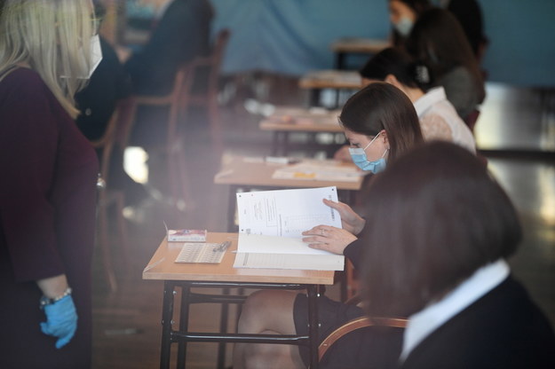 Uczniowie podczas egzaminu maturalnego w II Liceum Ogólnokształcącym przy ul. Ks. Jałowego w Rzeszowie / 	Darek Delmanowicz    /PAP