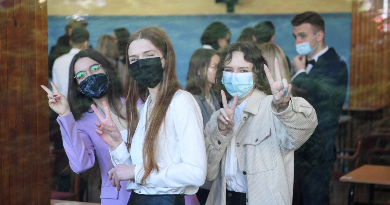 Uczniowie przed egzaminem maturalnym w II Liceum Ogólnokształcącym przy ul. Ks. Jałowego w Rzeszowie /Darek Delmanowicz /PAP