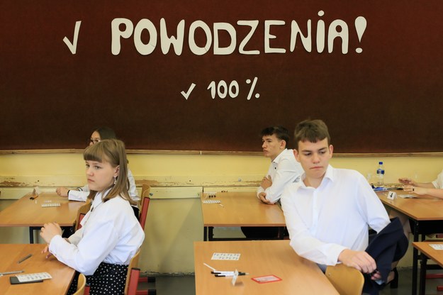Uczniowie przed egzaminem ósmoklasisty w Szkole Podstawowej nr 21 im. Orląt Lwowskich w Gorzowie Wielkopolskim /Lech Muszyński /PAP