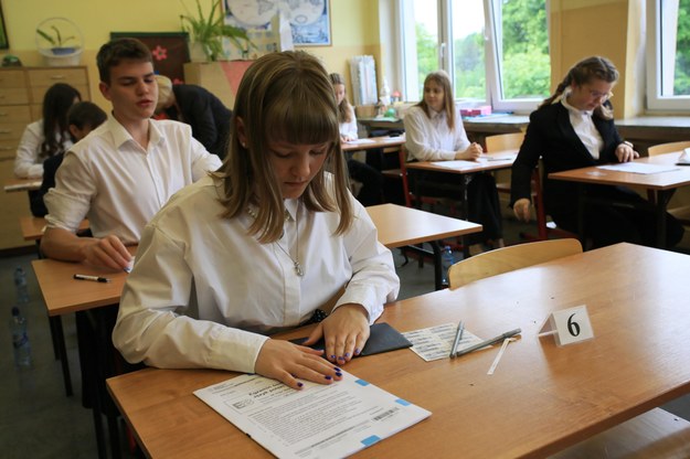 Uczniowie przed egzaminem ósmoklasisty w Szkole Podstawowej nr 21 im. Orląt Lwowskich w Gorzowie Wielkopolskim /Lech Muszyński /PAP