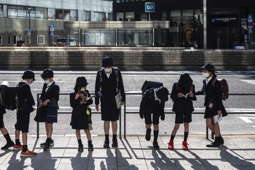 Uczniowie w Tokio, zdjęcie ilustracyjne /CHARLY TRIBALLEAU / AFP /AFP