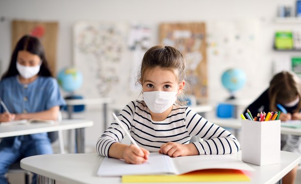 Uczniowie wrócą do nauki zdalnej? Jest komentarz ministra Czarnka 