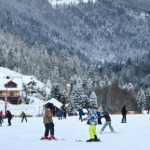 Uczniowie z pięciu województw rozpoczęli ferie zimowe. Ważny komunikat MEN