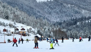 Uczniowie z pięciu województw rozpoczęli ferie zimowe. Ważny komunikat MEN