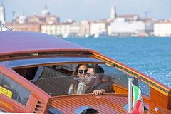 Uczucie kwitnie! Jennifer Lopez i Ben Affleck w drodze na festiwal w Wenecji