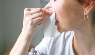 Uczucie "lania się" z nosa i podrażnione oczy to objaw. Pomogą dwa zioła