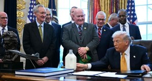 Uczynił Amerykę znowu śmieszną. Duńczycy wpadli na pomysł