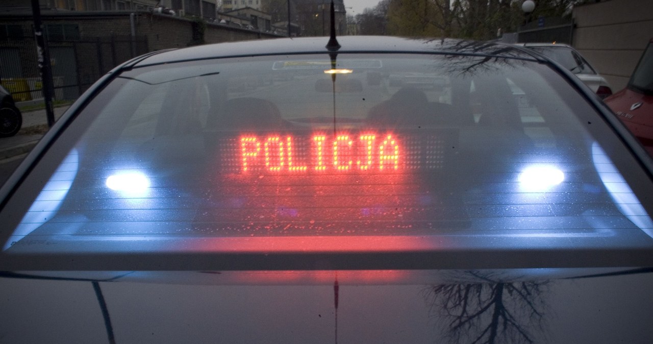 Udawał policję i trafił... nieoznakowany radiowóz /Piotr Piwowarski  /East News