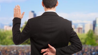 Udawał, że dziadkowie "przeżyli Holokaust", kłamał nt. kariery. „Fabrykacje i niespójności zdumiewające”