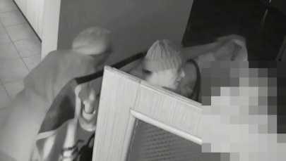 Udawały, że sprzedają koce. Okradły staruszkę