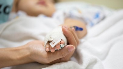 Uderzała w pośladki, po twarzy, głowie, uciskała rączki. Areszt dla matki 2-letniej dziewczynki 