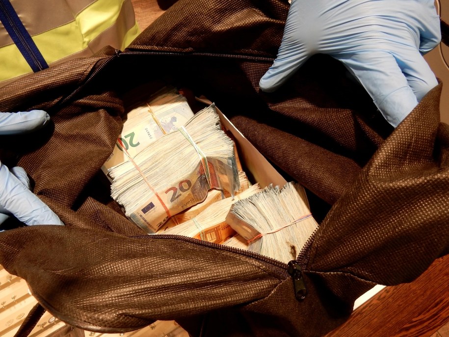 Uderzenie niemieckich służb w ludzi operujących w systemie hawala /STATE CRIMINAL POLICE OFFICE NORTH RHINE-WESTPHALIA /PAP/EPA