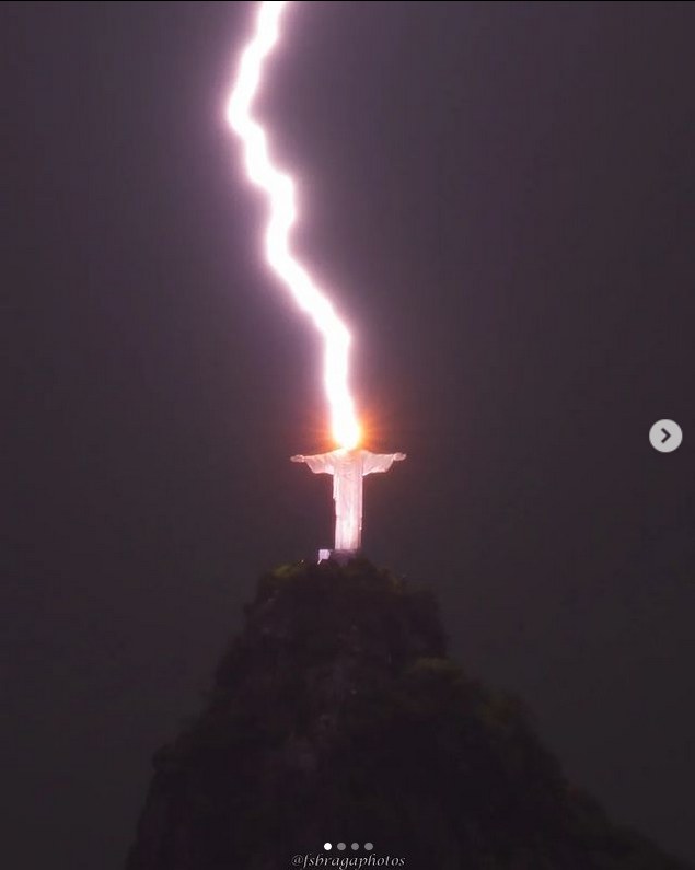 Uderzenie pioruna w statuę Chrystusa Odkupiciela w Rio z bliska /sbragaphotos /Instagram