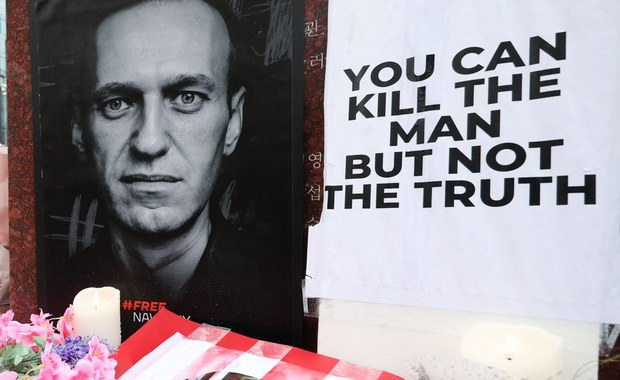 Uderzony pięścią w serce? Media o tym, jak zabito Nawalnego