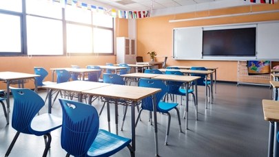 Uderzył matkę ucznia, przewrócił dyrektorkę. Areszt po skandalu w szkole