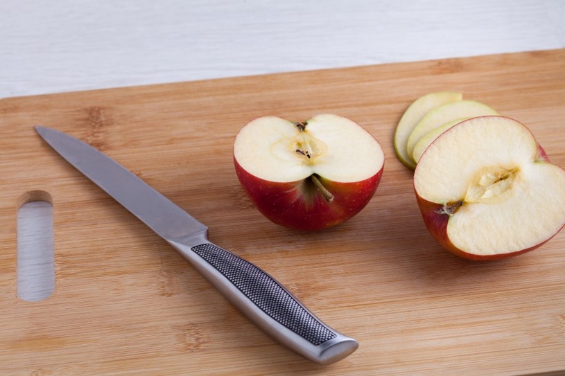 Udowodniono, że pestki z jabłek są niezwykle zdrowe /123RF/PICSEL