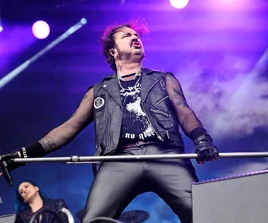 "Udręka życia w ciągłej podróży". Moonspell z mrocznym hymnem "Cross Your Heart"