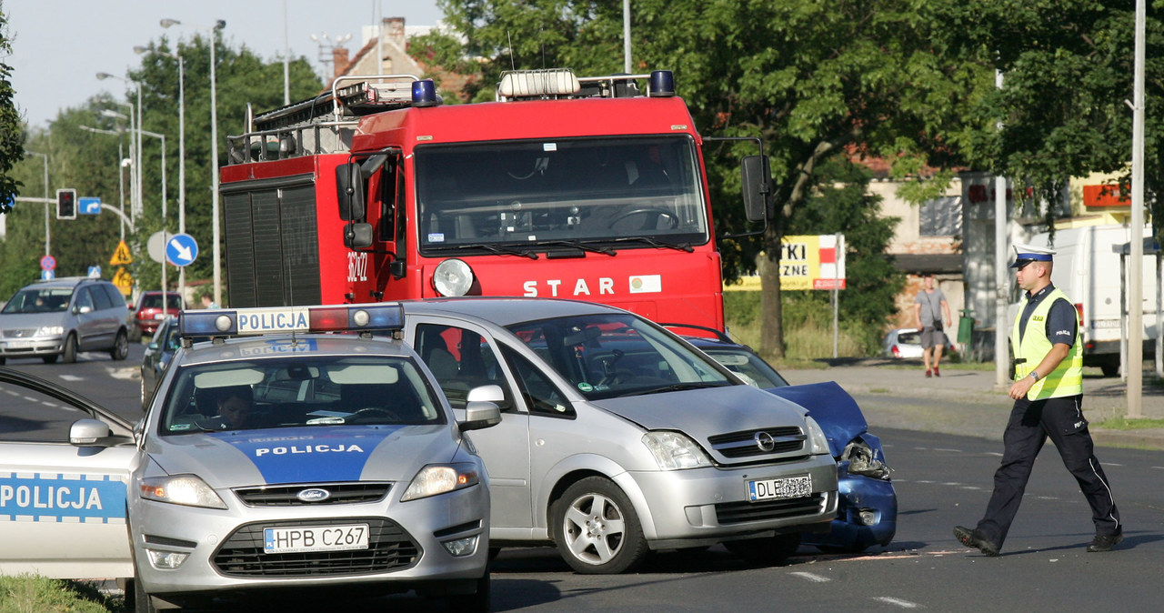 Udzieleniem pierwszej pomocy jest zabezpieczenie miejsca zdarzenia i wezwanie służb /PIOTR KRZYZANOWSKI/POLSKA PRESS GRUPA /East News