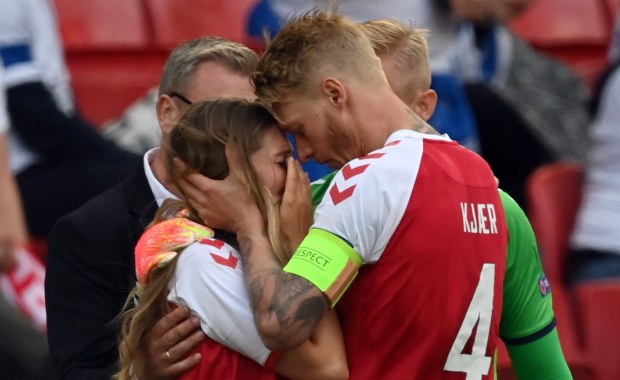 Udzielił Eriksenowi pierwszej pomocy, pocieszał żonę. Bohaterska postawa kapitana duńskiej reprezentacji 