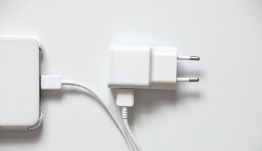 UE bierze się za ładowarki. Najpierw smartfony, teraz zasilacze