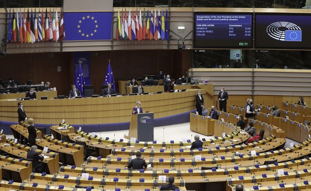 UE chce powstrzymać szerzenie się „niepokojących wariantów” koronawirusa. Będą nowe środki ostrożności