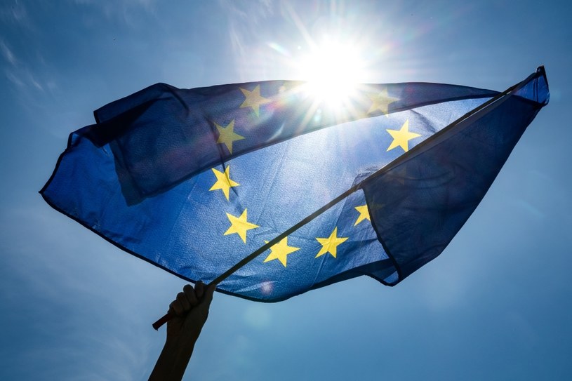 UE może zmienić zasady preinstalowania aplikacji /AFP