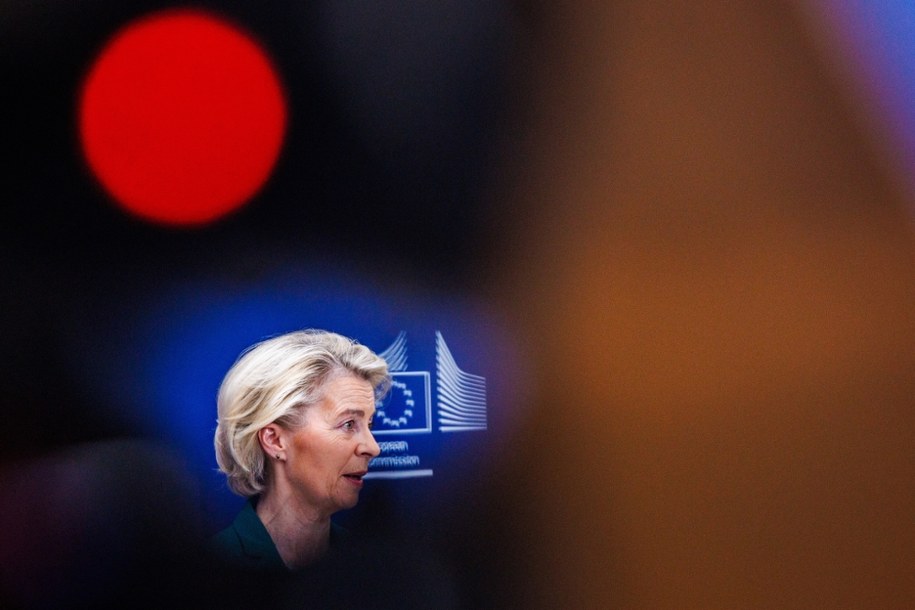 UE przedłuża zawieszenie ceł odwetowych wobec USA. Von der Leyen: „Teraz czas na negocjacje” /PAP/EPA