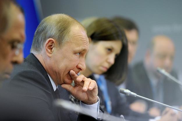 UE przedłużyła sankcje gospodarcze wobec Rosji, Władymir Putin ma problemy... /AFP