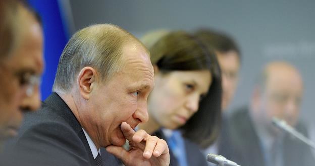 UE przedłużyła sankcje gospodarcze wobec Rosji, Władymir Putin ma problemy... /AFP