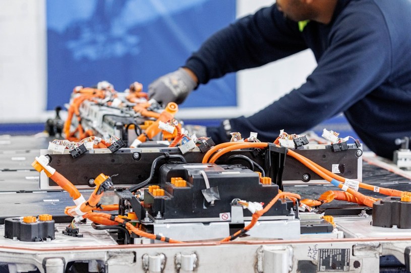 UE przyznała Niemcom milionowe wsparcie na inwestycję w fabrykę baterii do elektryków /AFP