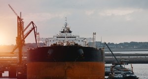 UE rozważa zamrożenie limitu cenowego na rosyjską ropę