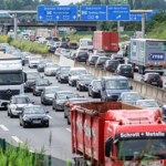 UE uratuje auta spalinowe? Paliwa odnawialne zamiast elektryków