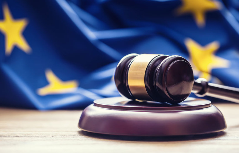 UE wprowadza sankcje na rosyjską ropę. "Zainteresowani przez cały czas będą ją kupować"