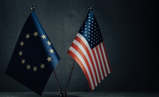 UE zwołuje nadzwyczajne spotkanie. Chodzi o groźby Trumpa