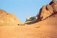 Ued, pustynia Wadi Rum /Encyklopedia Internautica
