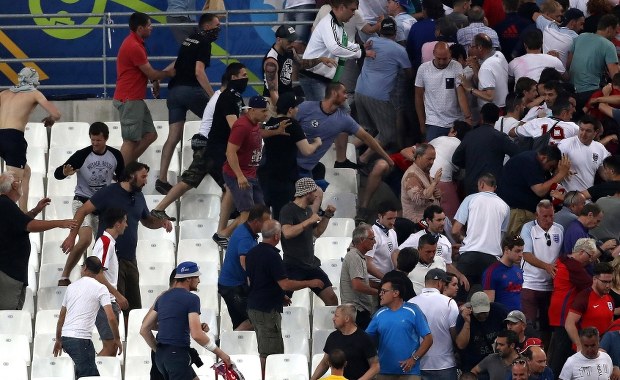 UEFA ukarała Rosję za burdy na Euro 2016. Drużyna "wyleci" po kolejnej bijatyce kiboli 