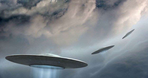UFO jest wciąż tematem wzbudzającym wiele emocji /123RF/PICSEL