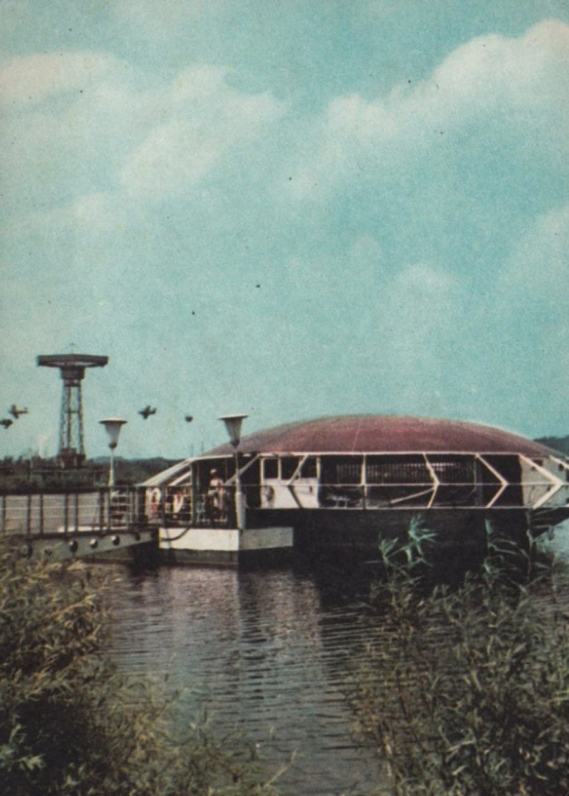 UFO w czasach PRL-u pełniło rolę jednej z największych atrakcji parku rozrywki w Chorzowie / fot. Pocztówka, rok 1965 /domena publiczna