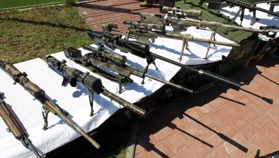 Ugandyjczyk podpisał fałszywy kontrakt zbrojeniowy z firmą z Polski na 120 milionów euro